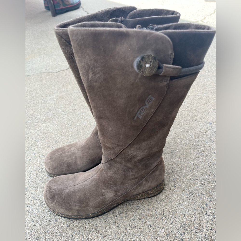 Teva Montecito Suede Boots Size 5